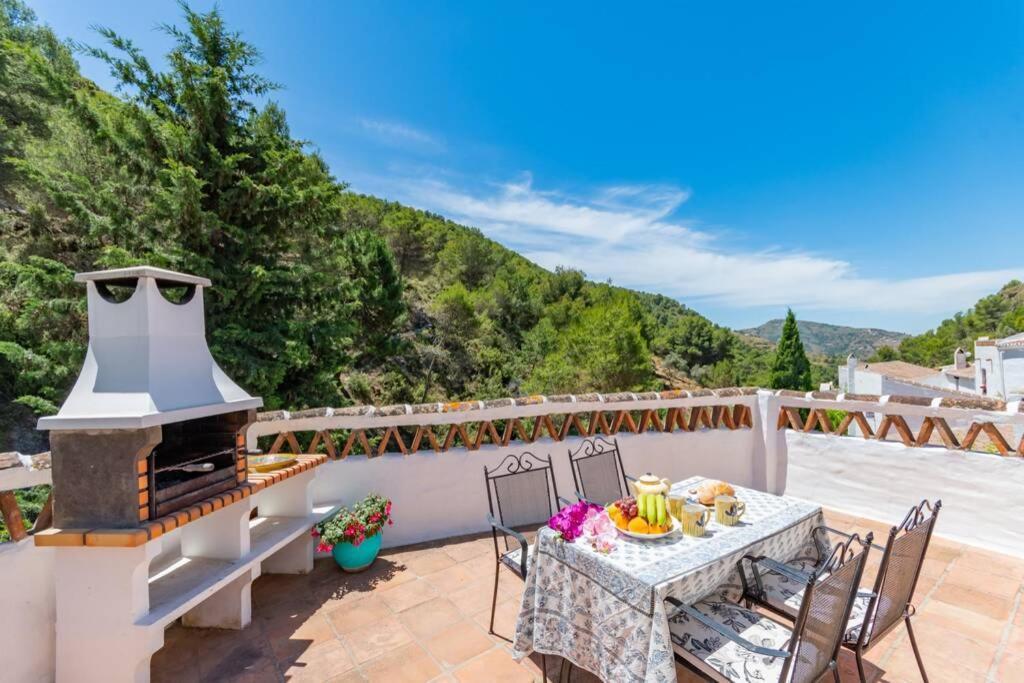 Casa Rosa, con encanto y piscinas privadas Frigiliana Exterior foto